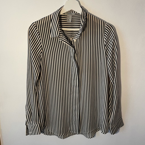 Deal ! Black and white striped top - Picture 13 of 14